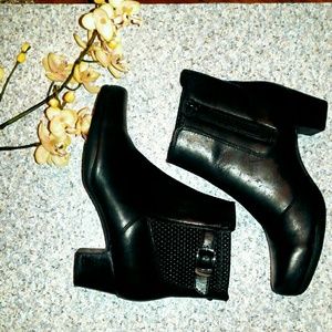 Clarks Artisian black boots sz.6.5m